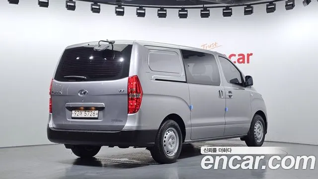 Hyundai Staria 2021 thumb 4