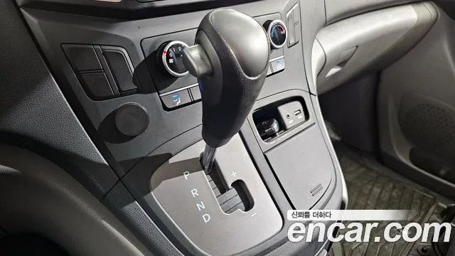 Hyundai Staria 2021 thumb 10