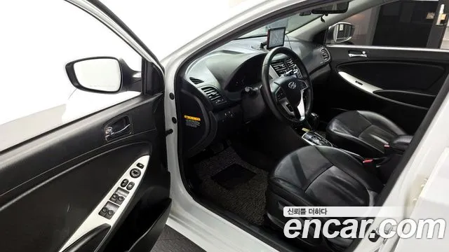 Hyundai Accent 2013 thumb 12
