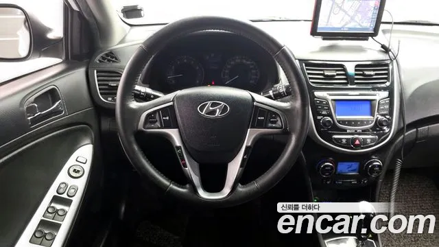 Hyundai Accent 2013 thumb 7