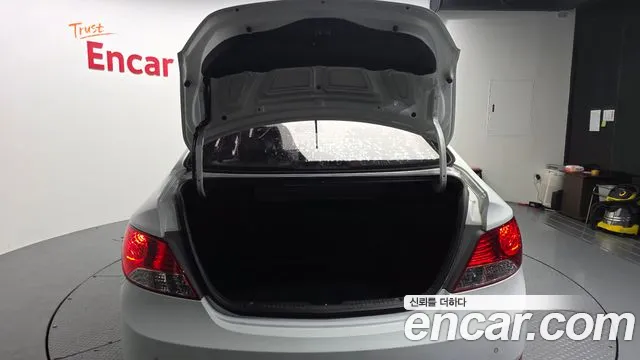 Hyundai Accent 2013 thumb 8