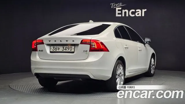 Volvo S60 2015 thumb 10