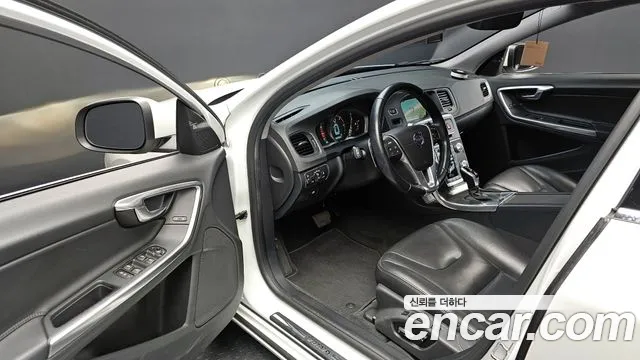 Volvo S60 2015 thumb 6