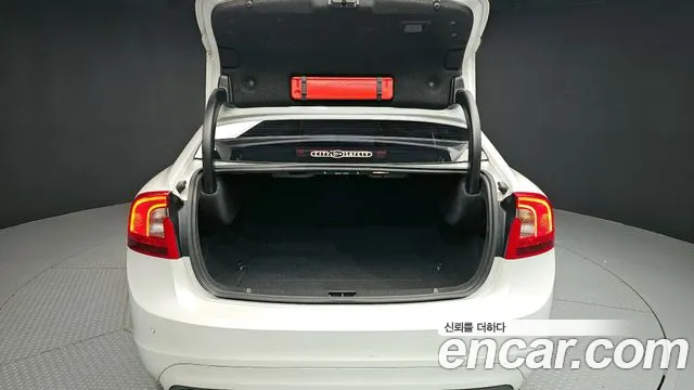 Volvo S60 2015 thumb 7