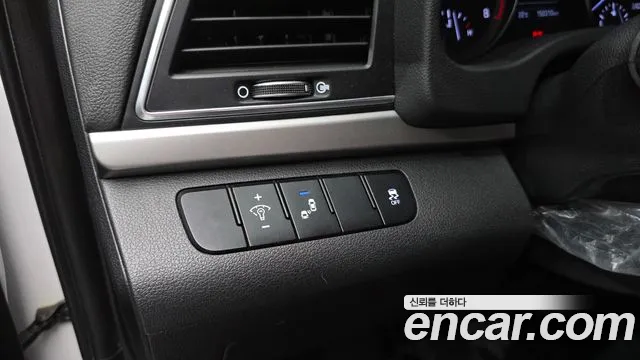 Hyundai AD 2016 thumb 9