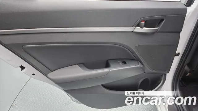 Hyundai AD 2016 thumb 10