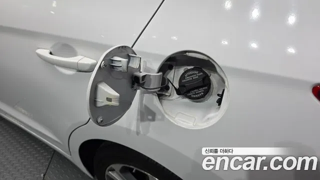 Hyundai AD 2016 thumb 6