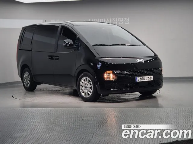 Hyundai Staria 2025 thumb 2