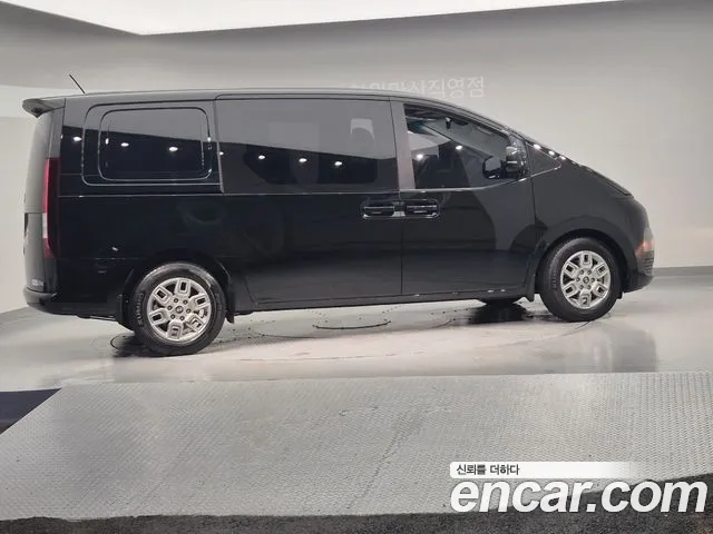 Hyundai Staria 2025 thumb 3