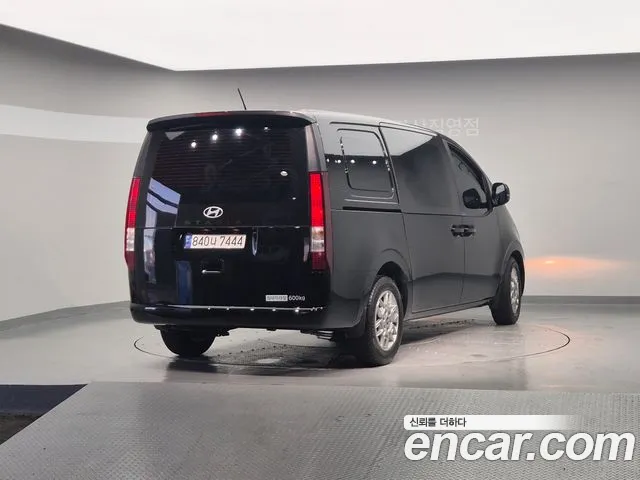 Hyundai Staria 2025 thumb 8