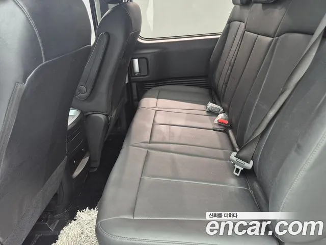 Hyundai Staria 2025 thumb 9