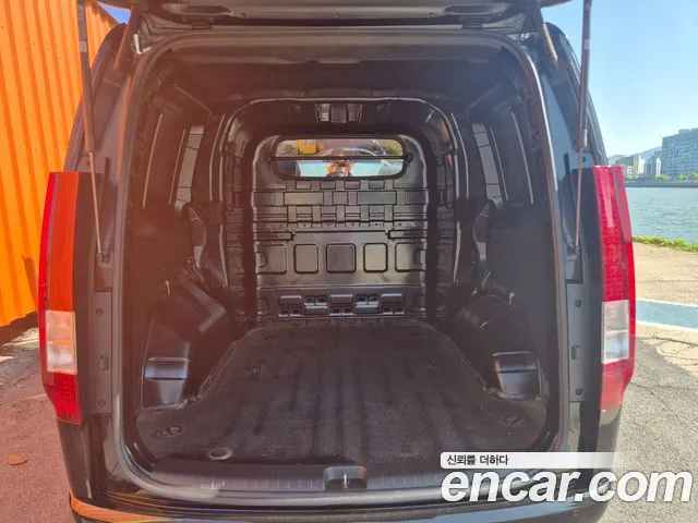 Hyundai Staria 2025 thumb 11