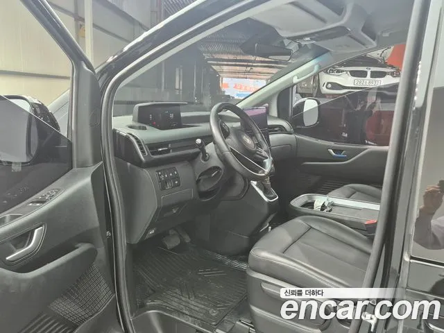 Hyundai Staria 2025 thumb 12