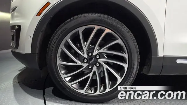 Lincoln Nautilus 2020 thumb 11