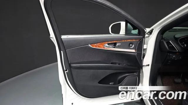 Lincoln Nautilus 2020 thumb 2