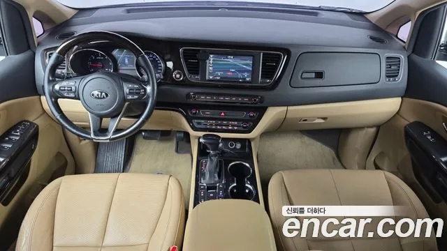 Kia Carnival 2018 thumb 3