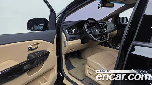 Kia Carnival 2018 thumb 10