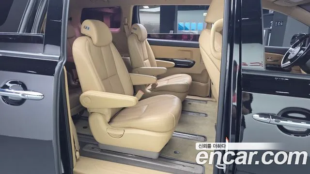 Kia Carnival 2018 thumb 5