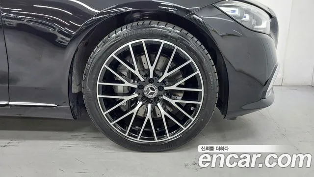 Mercedes-Benz S-Class 2025 thumb 3