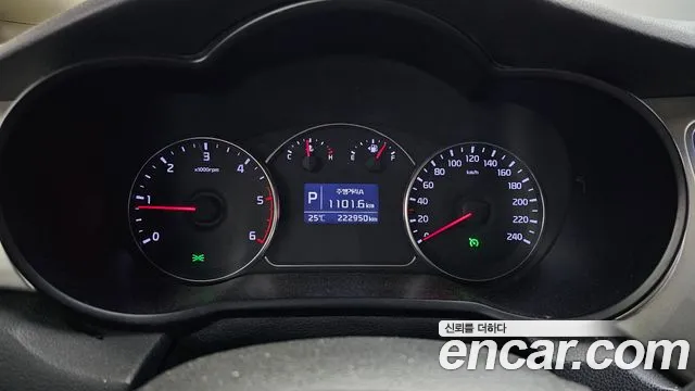 Kia Carens 2013 thumb 11
