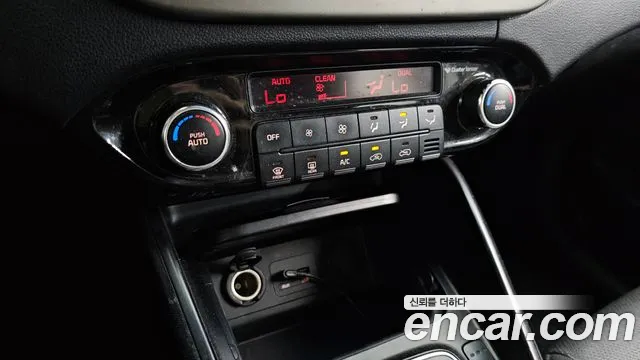 Kia Carens 2013 thumb 12