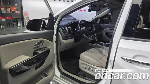 Kia Carnival 2019 thumb 2
