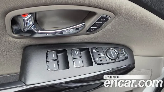 Kia Carnival 2019 thumb 3