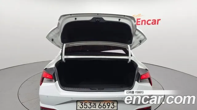Hyundai Elantra 2021 thumb 9