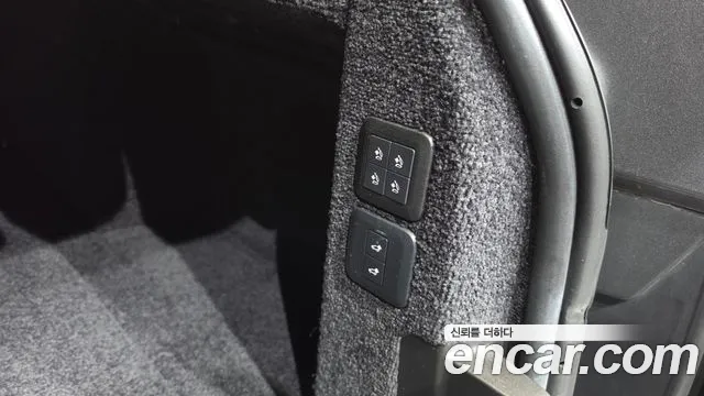 Land Rover Range Rover 2021 thumb 2