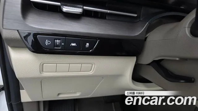Kia Carnival 2022 thumb 4