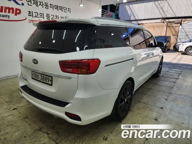 Kia Carnival 2018 thumb 2