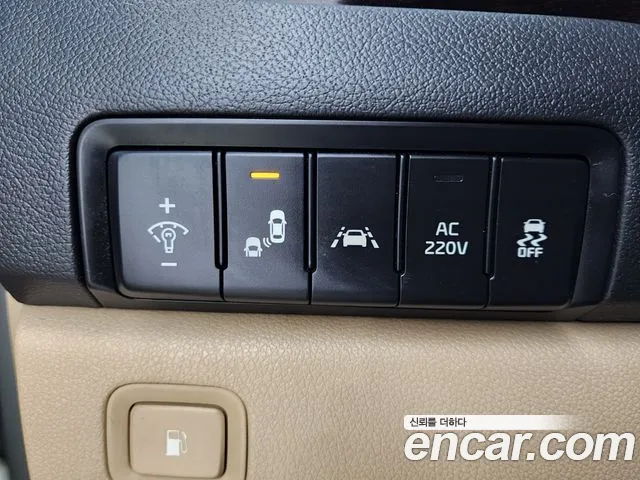 Kia Carnival 2018 thumb 10