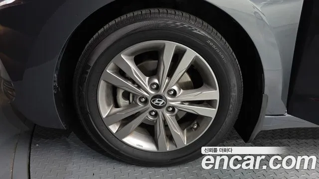 Hyundai Avante 2017 thumb 3