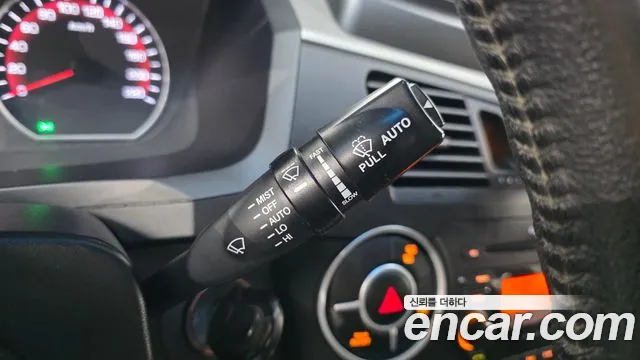 KGM Korando 2012 thumb 4
