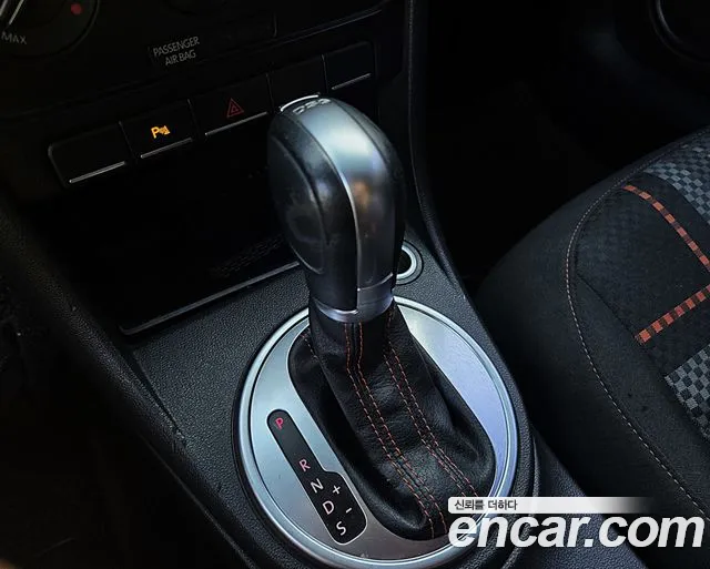 Volkswagen Beetle 2015 thumb 12