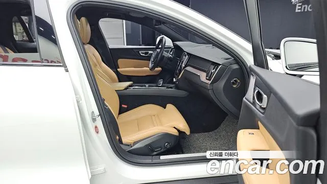 Volvo V60 Cross Country 2021 thumb 4