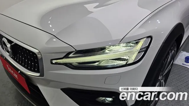 Volvo V60 Cross Country 2021 thumb 11