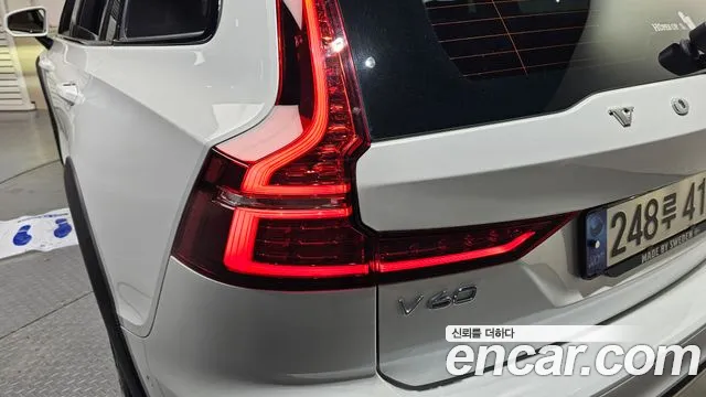 Volvo V60 Cross Country 2021 thumb 10