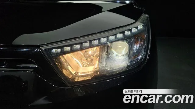 KGM Tivoli 2015 thumb 12