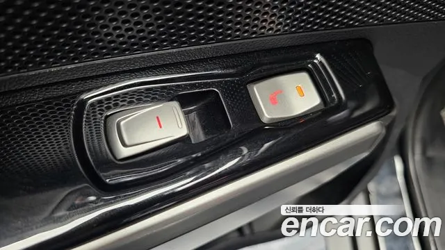 KGM Tivoli 2015 thumb 6