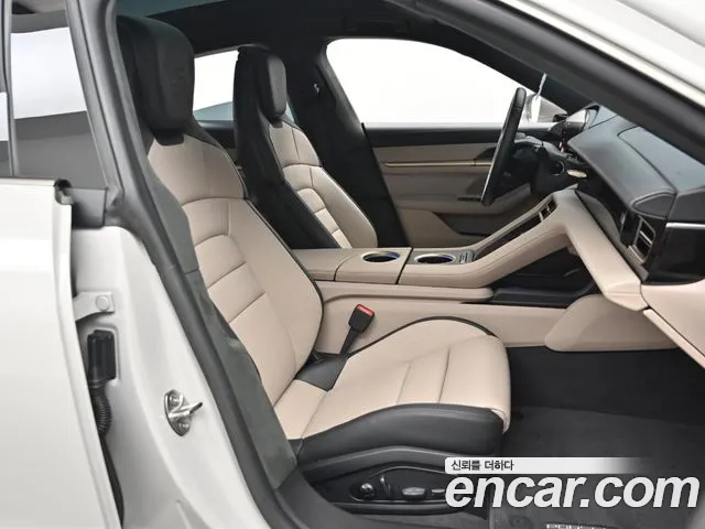 Porsche Taycan 2025 thumb 7