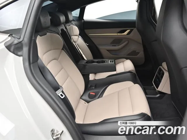 Porsche Taycan 2025 thumb 6