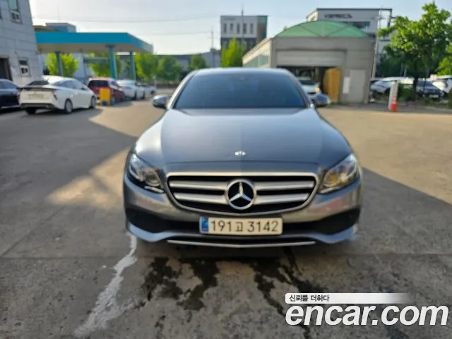 Mercedes-Benz E-Class 2019 thumb 10