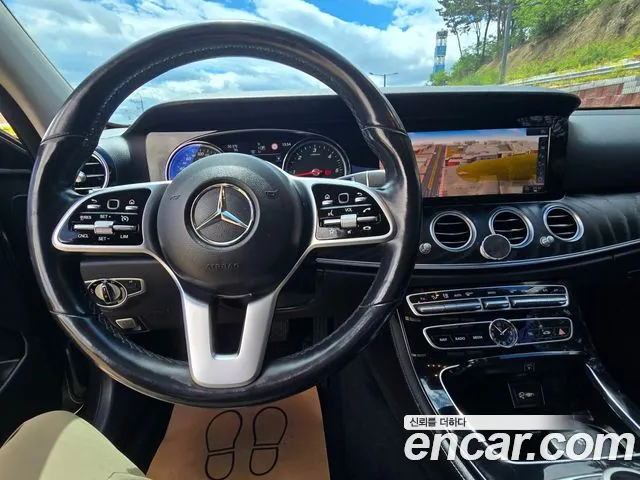 Mercedes-Benz E-Class 2019 thumb 12