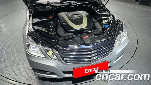 Mercedes-Benz E-Class 2009 thumb 2