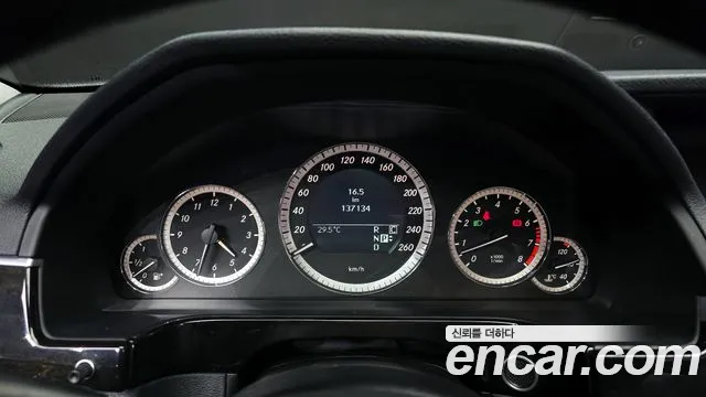 Mercedes-Benz E-Class 2009 thumb 10