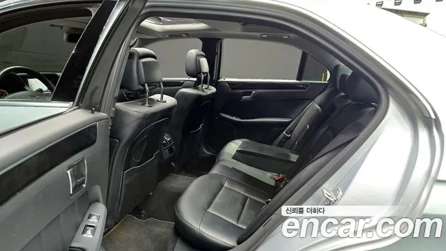 Mercedes-Benz E-Class 2009 thumb 4