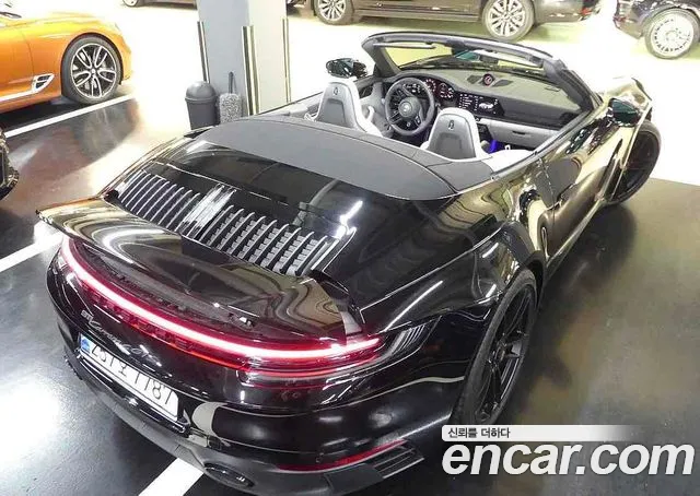 Porsche 911 2023 thumb 6