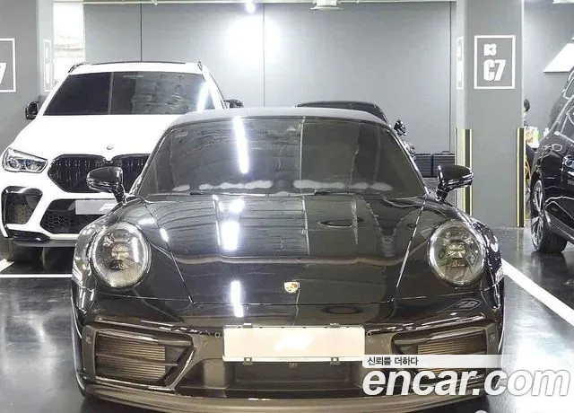 Porsche 911 2023 thumb 3