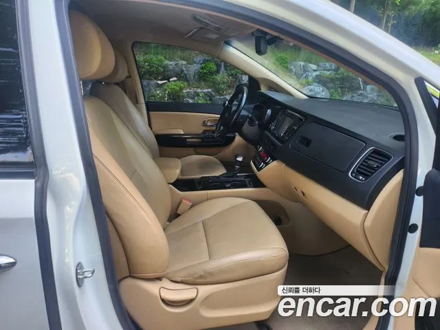 Kia Carnival 2017 thumb 3